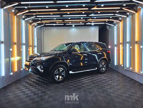 Toyota Hilux SW4 SRX Diamo. 4x4 2.8 TB Die Aut.