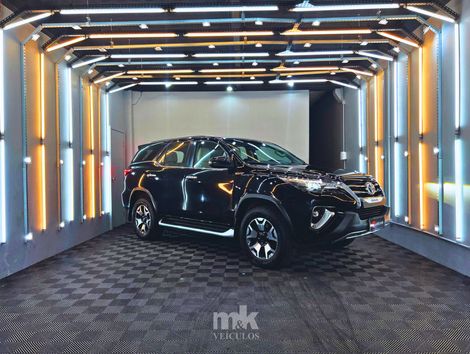 Toyota Hilux SW4 SRX Diamo. 4x4 2.8 TB Die Aut.