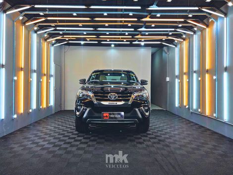 Toyota Hilux SW4 SRX Diamo. 4x4 2.8 TB Die Aut.