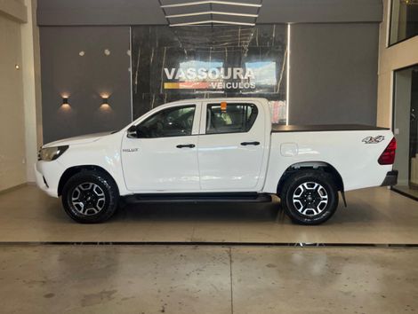 Toyota Hilux CD 4x4 2.8 Diesel Mec.