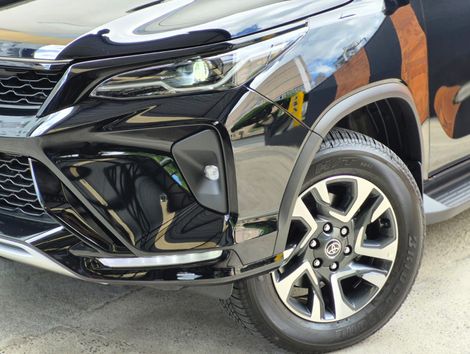 Toyota Hilux SW4 SRX Plat. 4x4 2.8 TB Die. Aut.