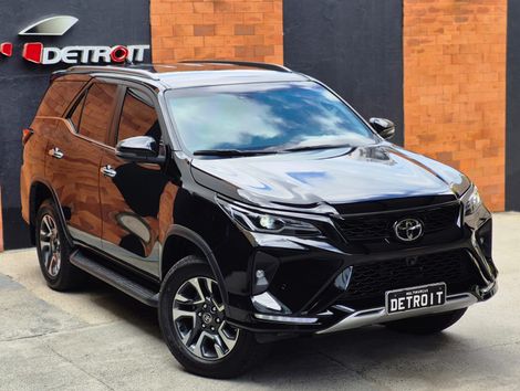 Toyota Hilux SW4 SRX Plat. 4x4 2.8 TB Die. Aut.