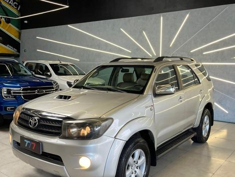 Toyota Hilux SW4 SRV D4-D 4x4 3.0 TDI Dies. Aut