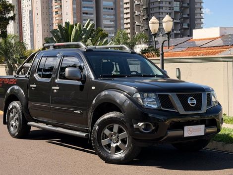 Nissan Frontier SV AT. CD 4x4 2.5 TB Dies. Aut.