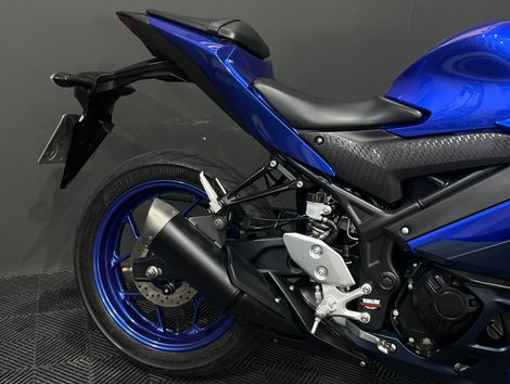 YAMAHA YZF R-3 321/ABS