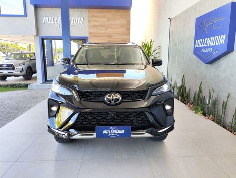 Toyota Hilux SW4 SRX Plat. 4x4 2.8 TB Die. Aut.