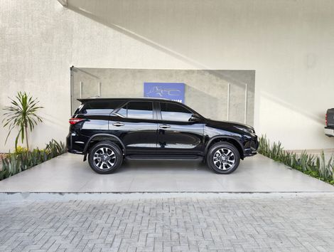 Toyota Hilux SW4 SRX Plat. 4x4 2.8 TB Die. Aut.