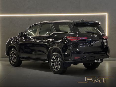 Toyota Hilux SW4 SRX Plat. 4x4 2.8 TB Die. Aut.