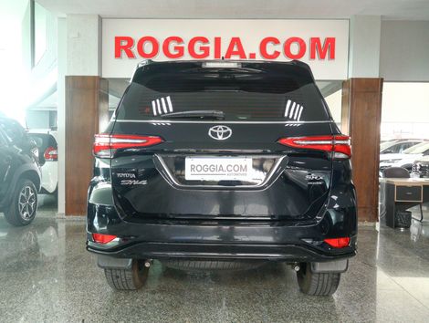 Toyota Hilux SW4 SRX Plat. 4x4 2.8 TB Die. Aut.