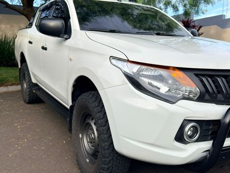 Mitsubishi L200 Tri. Outd. GLX 2.4 CD 4x4 Die. Mec.