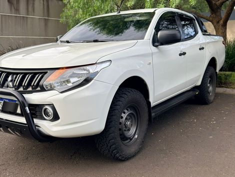 Mitsubishi L200 Tri. Outd. GLX 2.4 CD 4x4 Die. Mec.