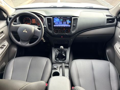 Mitsubishi L200 Tri. Outd. GLX 2.4 CD 4x4 Die. Mec.