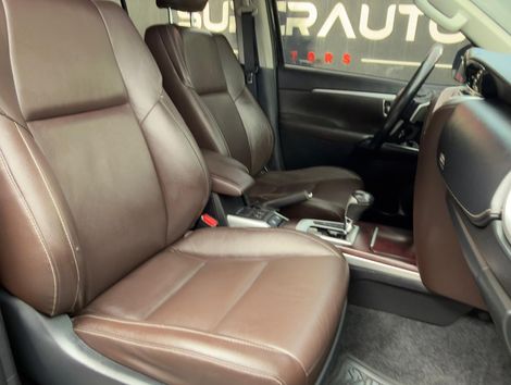 Toyota Hilux SW4 SRX 4x4 2.8 TDI 16V Dies. Aut.