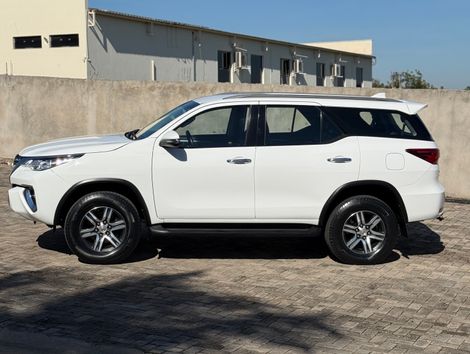 Toyota Hilux SW4 SRV 4x2 2.7 Flex 16V Aut.