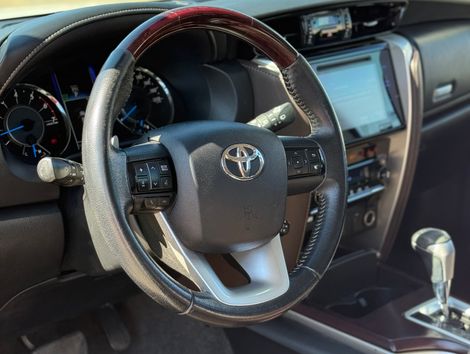 Toyota Hilux SW4 SRV 4x2 2.7 Flex 16V Aut.