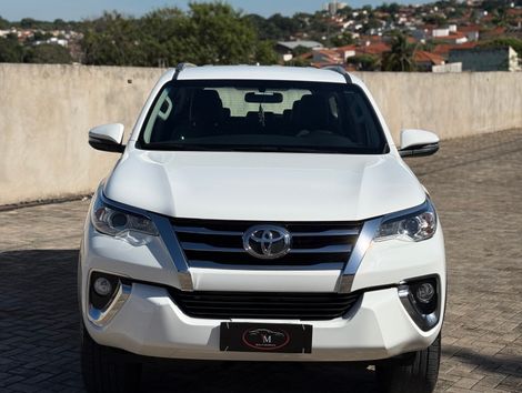 Toyota Hilux SW4 SRV 4x2 2.7 Flex 16V Aut.