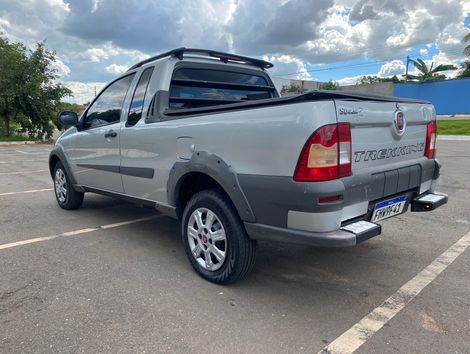 Fiat Strada Trekking 1.6 16V Flex CE