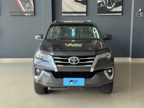Toyota Hilux SW4 SRX 4x4 2.8 TDI 16V Dies. Aut.
