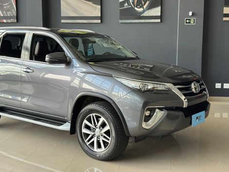 Toyota Hilux SW4 SRX 4x4 2.8 TDI 16V Dies. Aut.