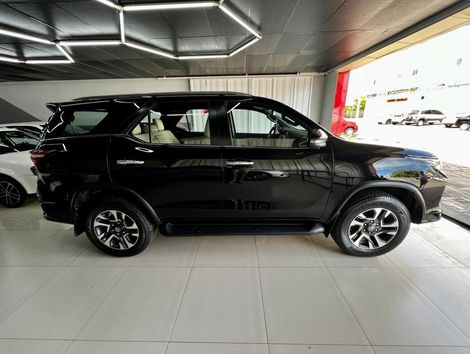 Toyota Hilux SW4 Diamond 2.8 TB 4x4 Die. Aut.