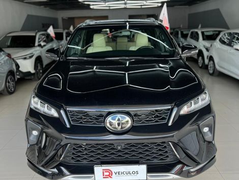 Toyota Hilux SW4 Diamond 2.8 TB 4x4 Die. Aut.
