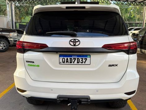 Toyota Hilux SW4 SRX 4x4 2.8 TDI 16V Dies. Aut.