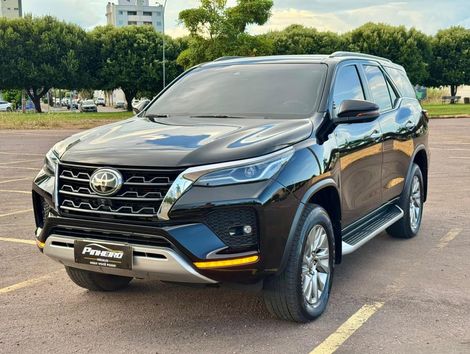 Toyota Hilux SW4 SRX 4x4 2.8 TDI 16V Dies. Aut.