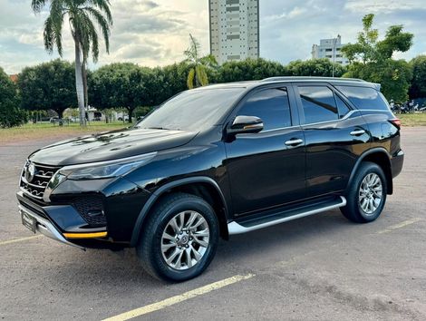 Toyota Hilux SW4 SRX 4x4 2.8 TDI 16V Dies. Aut.