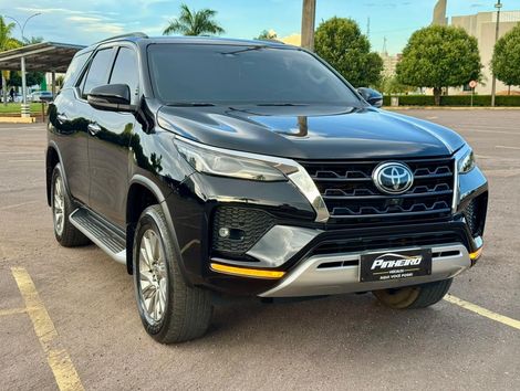 Toyota Hilux SW4 SRX 4x4 2.8 TDI 16V Dies. Aut.