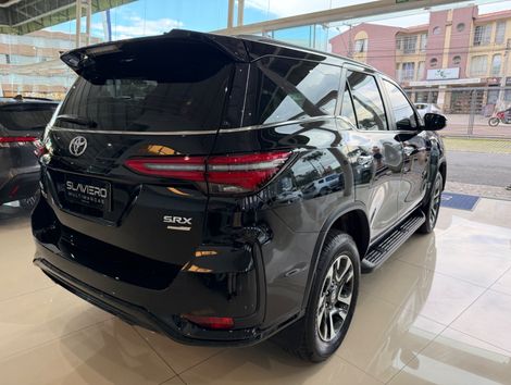 Toyota Hilux SW4 SRX Plat. 4x4 2.8 TB Die. Aut.