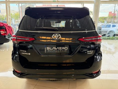 Toyota Hilux SW4 SRX Plat. 4x4 2.8 TB Die. Aut.