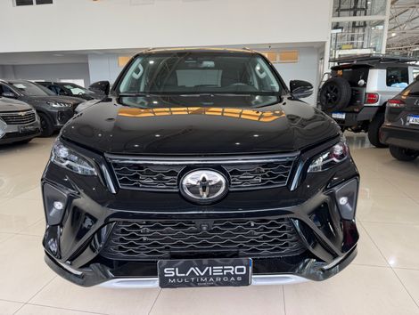 Toyota Hilux SW4 SRX Plat. 4x4 2.8 TB Die. Aut.