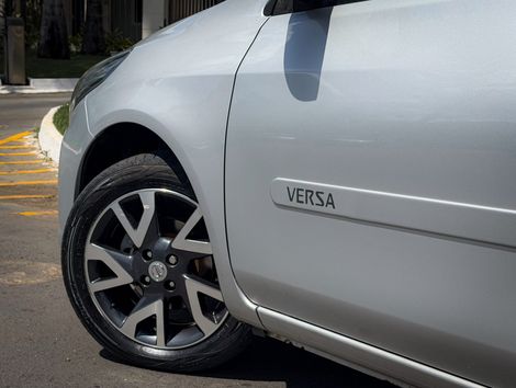 Nissan VERSA SL 1.6 16V FlexStart 4p Aut.