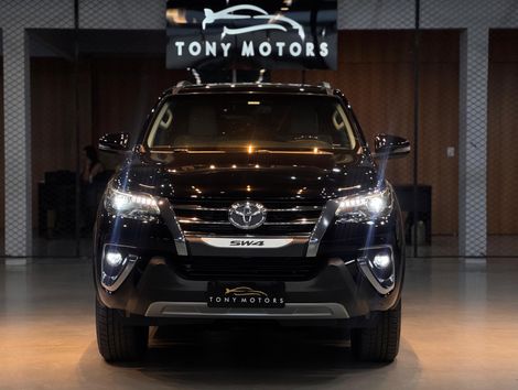 Toyota Hilux SW4 SRX Diamo. 4x4 2.8 TB Die Aut.