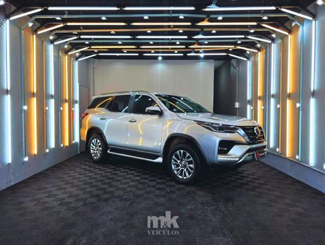 Toyota Hilux SW4 SRX 4x4 2.8 TDI 16V Dies. Aut.