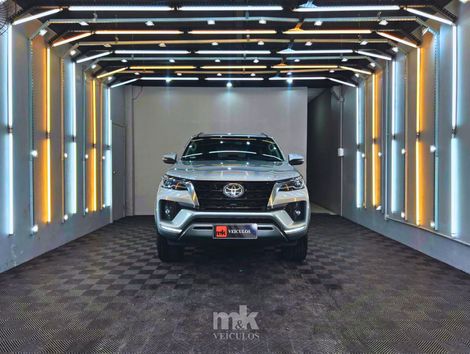 Toyota Hilux SW4 SRX 4x4 2.8 TDI 16V Dies. Aut.