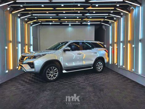 Toyota Hilux SW4 SRX 4x4 2.8 TDI 16V Dies. Aut.