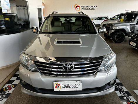 Toyota Hilux SW4 SRV D4-D 4x4 3.0 TDI Dies. Aut