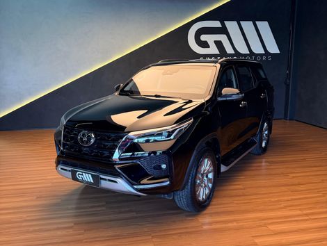 Toyota Hilux SW4 SRX 4x4 2.8 TDI 16V Dies. Aut.