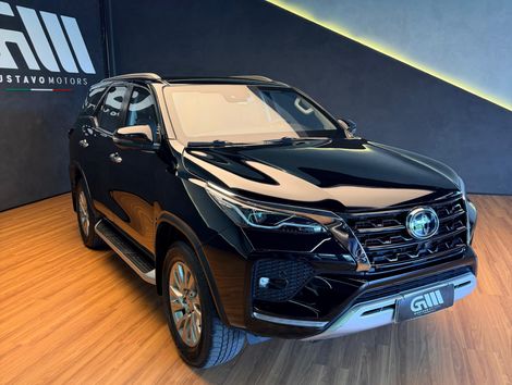 Toyota Hilux SW4 SRX 4x4 2.8 TDI 16V Dies. Aut.