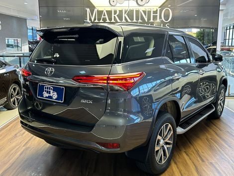 Toyota Hilux SW4 SRX 4x4 2.8 TDI 16V Dies. Aut.