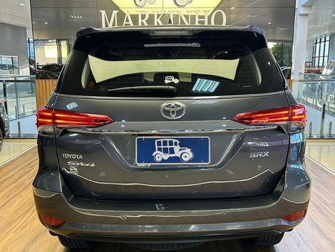 Toyota Hilux SW4 SRX 4x4 2.8 TDI 16V Dies. Aut.