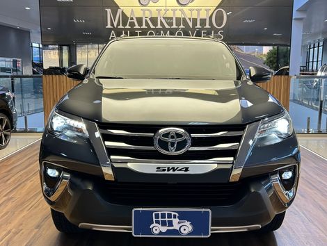 Toyota Hilux SW4 SRX 4x4 2.8 TDI 16V Dies. Aut.