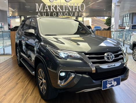 Toyota Hilux SW4 SRX 4x4 2.8 TDI 16V Dies. Aut.