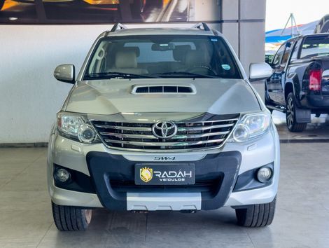 Toyota Hilux SW4 SRV D4-D 4x4 3.0 TDI Dies. Aut