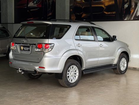 Toyota Hilux SW4 SRV D4-D 4x4 3.0 TDI Dies. Aut