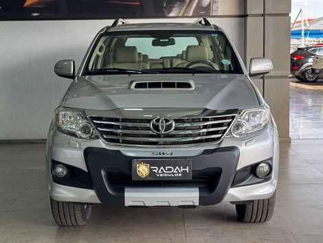 Toyota Hilux SW4 SRV D4-D 4x4 3.0 TDI Dies. Aut
