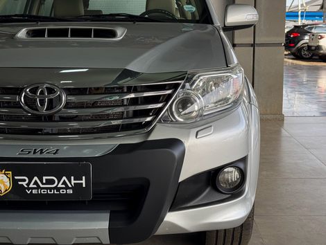 Toyota Hilux SW4 SRV D4-D 4x4 3.0 TDI Dies. Aut