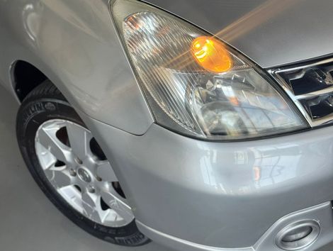 Nissan LIVINA SL 1.8 16V Flex Fuel Aut.