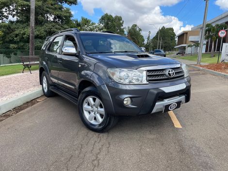 Toyota Hilux SW4 SRV D4-D 4x4 3.0 TDI Dies. Aut